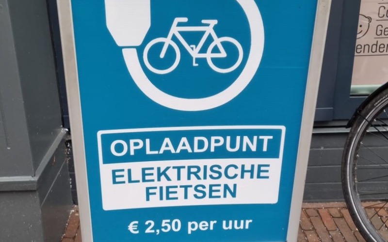 <p>Ben je een dagje aan het fietsen in de buurt van Gennep en moet je even bijladen? Dat kan bij Van Drempt Tweewielers. Een leuk weetje, het Pieter Pad komt loopt door onze straat!</p>

