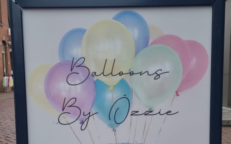 <p>Bolloons bij Ozzie heeft een plekje bij ons in de winkel en heeft voor elke gelegenheid een ballon! Je kunt bij ons terecht voor cadeauballonnen, ballonpilaren, ballonnenbogen, themadecoraties en heliumballonen. Interesse? Bel naar&nbsp;<a href="tel: 0629366181">06 293 661 81</a>&nbsp;of kom naar de winkel.</p>
