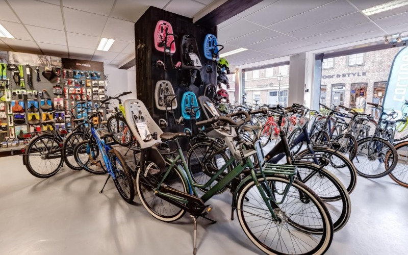 <p>Heb je fietspech?&nbsp;De vakkundige fietsenmakers zorgen ervoor dat jouw fiets of e-bike binnen de kortste keren weer rijdt als een zonnetje. In de werkplaats werken gekwalificeerde monteurs met de beste gereedschappen aan jouw fiets.</p>

